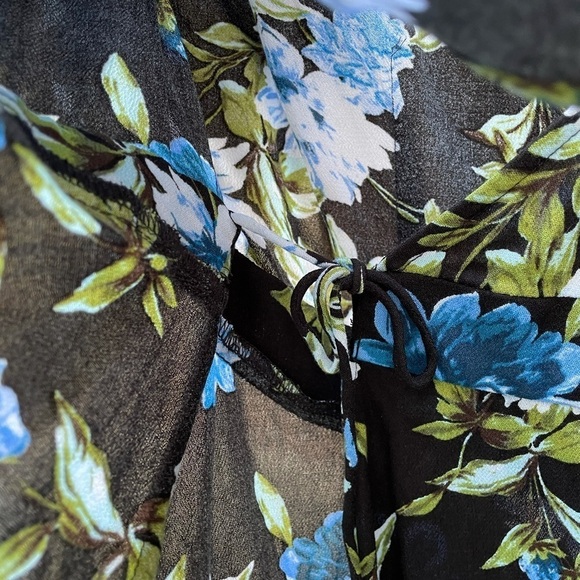 Banana Republic Genuine wrap style floral top - Picture 6 of 9